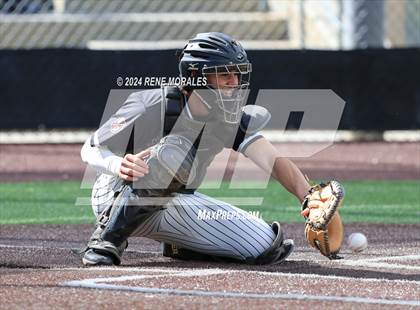 Thumbnail 3 in Rio Hondo Prep vs Flintridge Prep photogallery.