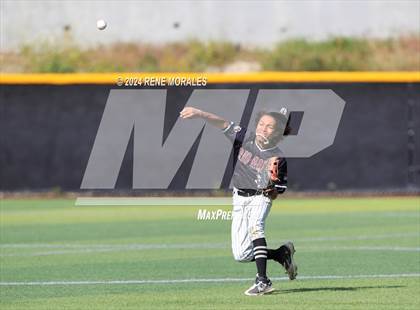 Thumbnail 3 in Rio Hondo Prep vs Flintridge Prep photogallery.