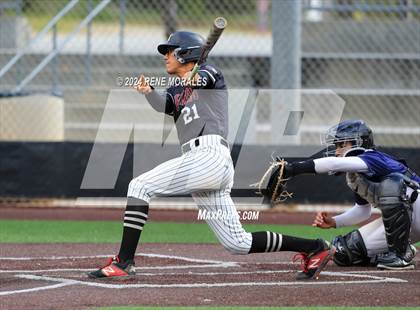 Thumbnail 3 in Rio Hondo Prep vs Flintridge Prep photogallery.