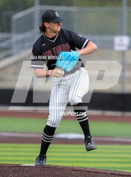 Thumbnail 3 in Rio Hondo Prep vs Flintridge Prep photogallery.