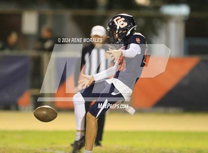 Thumbnail 2 in Lindsay vs Chatsworth (CIF Div 7-AA Regional Final) photogallery.