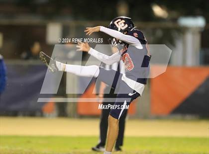 Thumbnail 3 in Lindsay vs Chatsworth (CIF Div 7-AA Regional Final) photogallery.