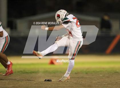 Thumbnail 3 in Lindsay vs Chatsworth (CIF Div 7-AA Regional Final) photogallery.