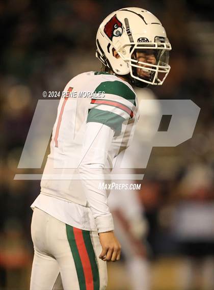 Thumbnail 2 in Lindsay vs Chatsworth (CIF Div 7-AA Regional Final) photogallery.