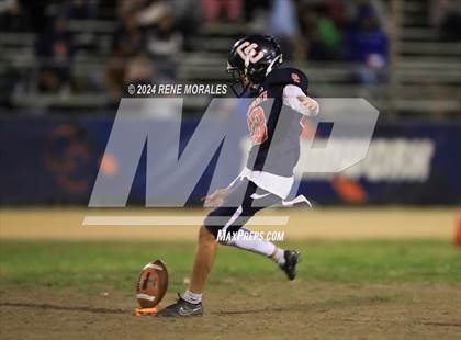 Thumbnail 2 in Lindsay vs Chatsworth (CIF Div 7-AA Regional Final) photogallery.