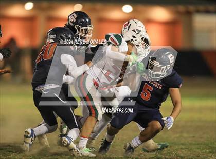 Thumbnail 2 in Lindsay vs Chatsworth (CIF Div 7-AA Regional Final) photogallery.