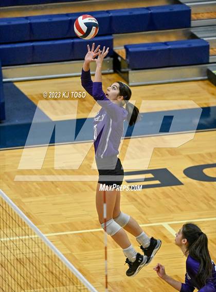 Thumbnail 3 in Harlan @ Warren photogallery.