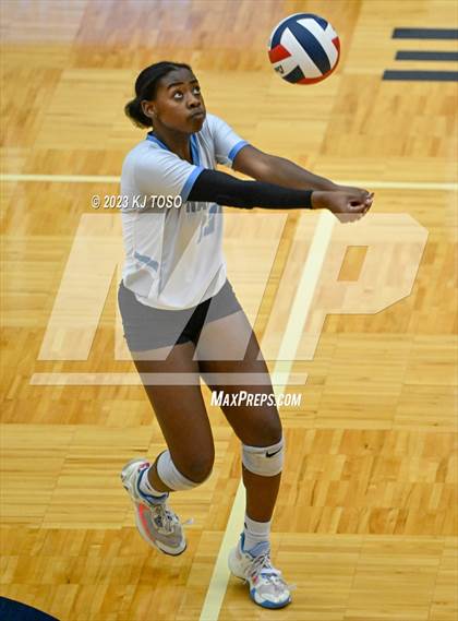 Thumbnail 1 in Harlan @ Warren photogallery.