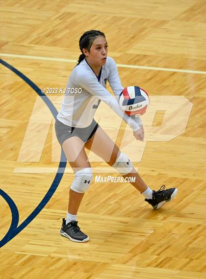 Thumbnail 3 in Harlan @ Warren photogallery.