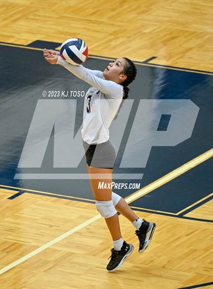 Thumbnail 1 in Harlan @ Warren photogallery.