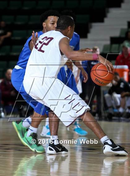 Thumbnail 2 in Aquinas vs. Middletown (NYSPHSAA Class AA Final) photogallery.