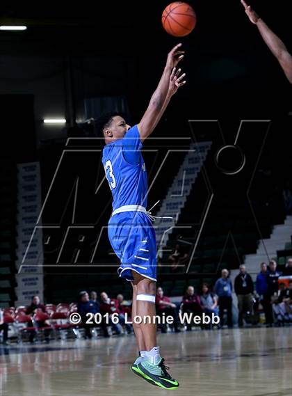 Thumbnail 1 in Aquinas vs. Middletown (NYSPHSAA Class AA Final) photogallery.