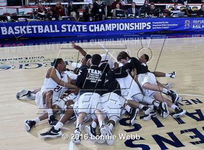 Thumbnail 2 in Aquinas vs. Middletown (NYSPHSAA Class AA Final) photogallery.