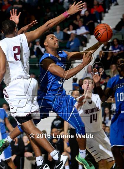 Thumbnail 3 in Aquinas vs. Middletown (NYSPHSAA Class AA Final) photogallery.