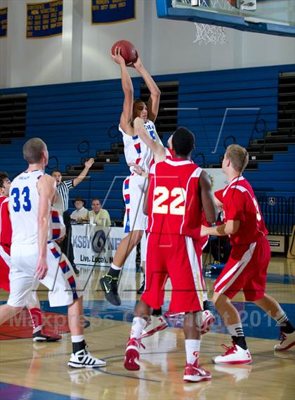 Thumbnail 3 in Cathedral Catholic vs Buchanan (National Prep Classic) photogallery.