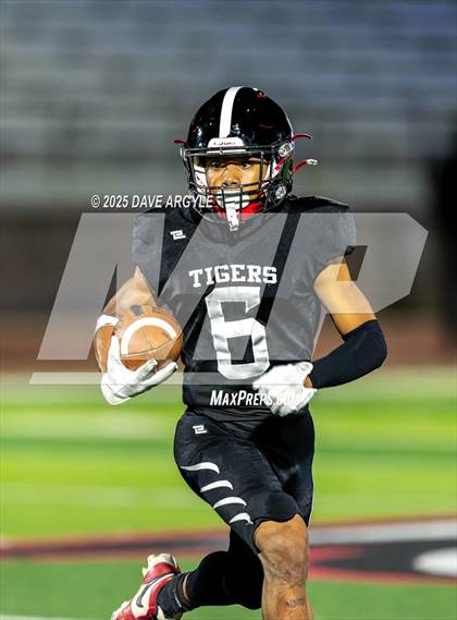 Thumbnail 3 in Milford vs. Monticello (UHSAA 8-man Semifinal) photogallery.