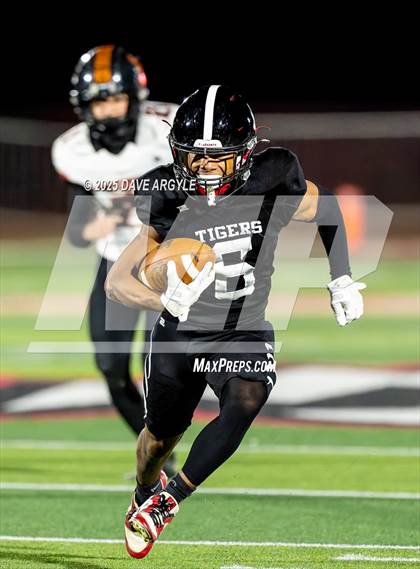 Thumbnail 2 in Milford vs. Monticello (UHSAA 8-man Semifinal) photogallery.