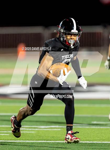 Thumbnail 1 in Milford vs. Monticello (UHSAA 8-man Semifinal) photogallery.