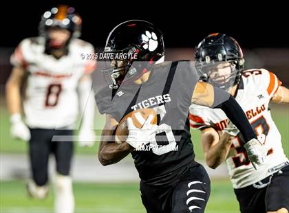 Thumbnail 3 in Milford vs. Monticello (UHSAA 8-man Semifinal) photogallery.