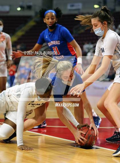 Thumbnail 2 in Chartiers Valley @ Cardinal O'Hara (PIAA 5A Championship) photogallery.