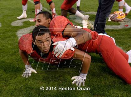 Thumbnail 2 in Vista Murrieta vs. Mission Viejo (CIF-SS West Valley Division Final) photogallery.