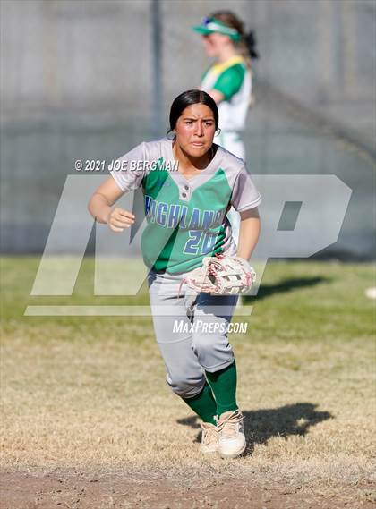 Thumbnail 2 in Highland @ Holtville (CIF Southern Regional D4 Final) photogallery.