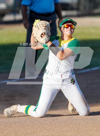 Thumbnail 2 in Highland @ Holtville (CIF Southern Regional D4 Final) photogallery.