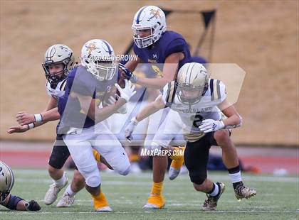 Thumbnail 1 in Nederland vs. Pine Tree (UIL 5A Division 2 Area Playoff) photogallery.