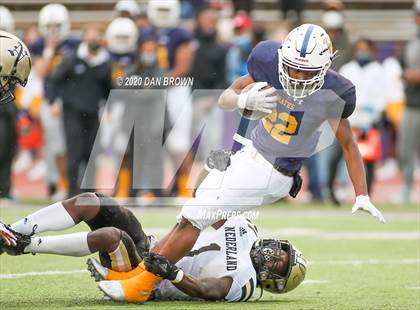 Thumbnail 1 in Nederland vs. Pine Tree (UIL 5A Division 2 Area Playoff) photogallery.
