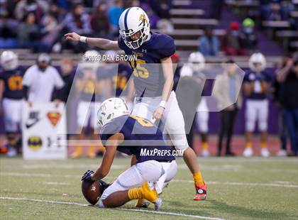 Thumbnail 2 in Nederland vs. Pine Tree (UIL 5A Division 2 Area Playoff) photogallery.