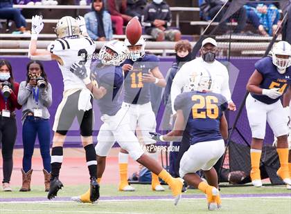 Thumbnail 2 in Nederland vs. Pine Tree (UIL 5A Division 2 Area Playoff) photogallery.