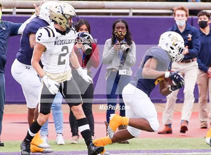Thumbnail 1 in Nederland vs. Pine Tree (UIL 5A Division 2 Area Playoff) photogallery.