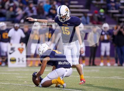 Thumbnail 1 in Nederland vs. Pine Tree (UIL 5A Division 2 Area Playoff) photogallery.