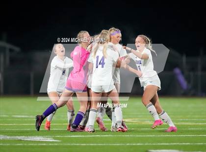 Thumbnail 2 in Woodinville vs Lake Stevens (WIAA 4A Final) photogallery.