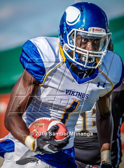 Thumbnail 2 in Omaha North @ Lincoln Southeast photogallery.