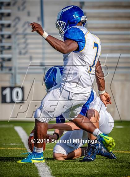 Thumbnail 1 in Omaha North @ Lincoln Southeast photogallery.