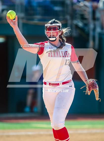 Thumbnail 2 in Hermleigh vs. D'Hanis (UIL 1A State Championship Game) photogallery.