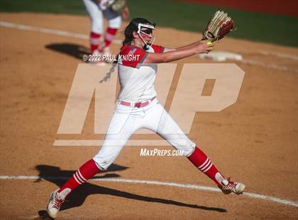 Thumbnail 3 in Hermleigh vs. D'Hanis (UIL 1A State Championship Game) photogallery.