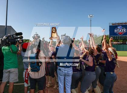 Thumbnail 2 in Hermleigh vs. D'Hanis (UIL 1A State Championship Game) photogallery.