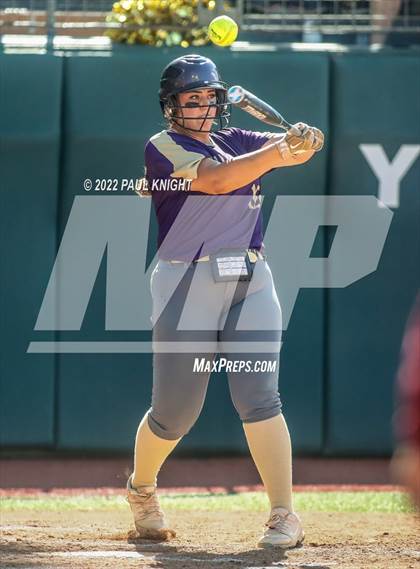 Thumbnail 2 in Hermleigh vs. D'Hanis (UIL 1A State Championship Game) photogallery.