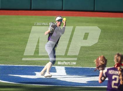 Thumbnail 2 in Hermleigh vs. D'Hanis (UIL 1A State Championship Game) photogallery.