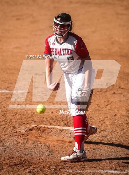 Thumbnail 2 in Hermleigh vs. D'Hanis (UIL 1A State Championship Game) photogallery.