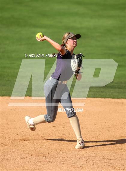 Thumbnail 2 in Hermleigh vs. D'Hanis (UIL 1A State Championship Game) photogallery.