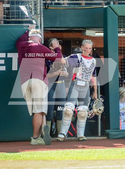 Thumbnail 2 in Hermleigh vs. D'Hanis (UIL 1A State Championship Game) photogallery.