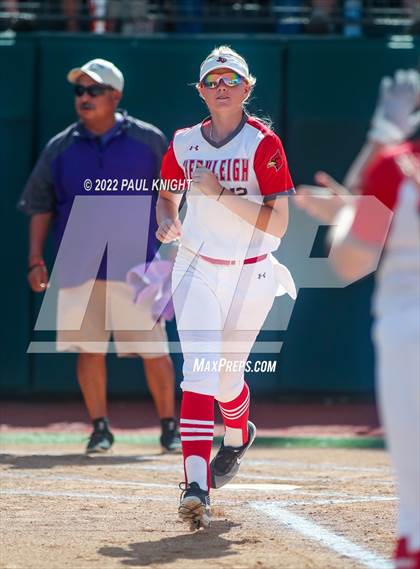 Thumbnail 1 in Hermleigh vs. D'Hanis (UIL 1A State Championship Game) photogallery.