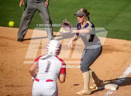 Thumbnail 3 in Hermleigh vs. D'Hanis (UIL 1A State Championship Game) photogallery.