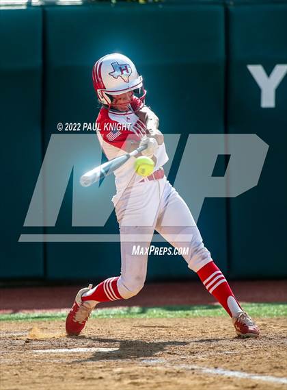 Thumbnail 2 in Hermleigh vs. D'Hanis (UIL 1A State Championship Game) photogallery.