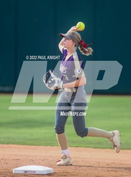 Thumbnail 3 in Hermleigh vs. D'Hanis (UIL 1A State Championship Game) photogallery.