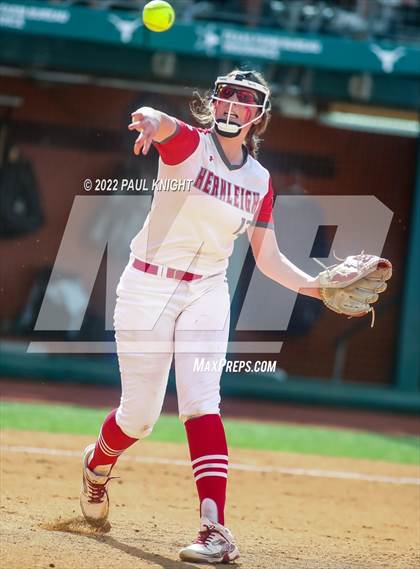 Thumbnail 2 in Hermleigh vs. D'Hanis (UIL 1A State Championship Game) photogallery.