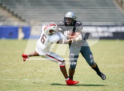 Thumbnail 1 in Guyer [John H.] vs Cedar Hill (Cotton Bowl Classic) photogallery.